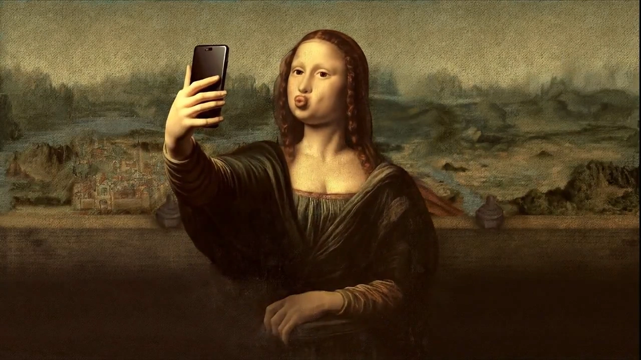 Mona Lisa taking a selfie
