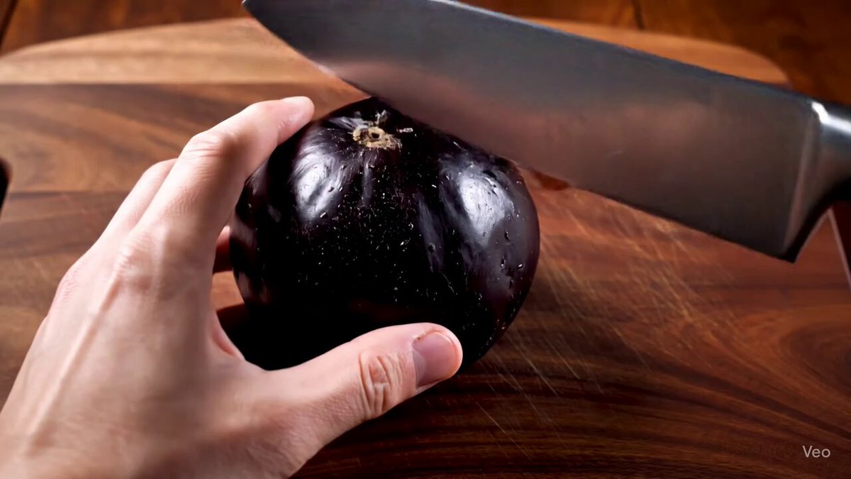 ASMR動画-Cutting a mysterious fruit 